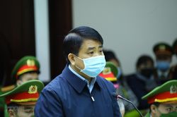 Hình ảnh ông Nguyễn Đức Chung hầu tòa trong vụ can thiệp trúng thầu