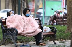 Người Hà Nội đón đợt rét đậm đầu tiên của mùa đông 2021
