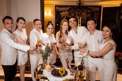 Vợ chồng Tuấn Hưng, Khắc Việt dự 'Dạ tiệc trắng' của doanh nhân Bích Nguyệt