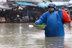 Mưa lớn 3 ngày, nhiều khu dân cư ở TP Tam Kỳ ngập sâu 1 m
