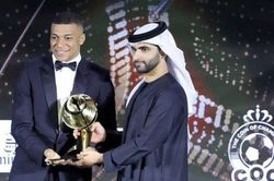 Vượt Messi, Ronaldo, Kylian Mbappe giành danh hiệu Quả bóng vàng Dubai 2021