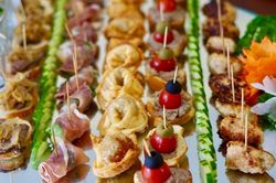 Tea break, finger food, hay set menu? Làm sao để lựa chọn loại hình tiệc phù hợp?
