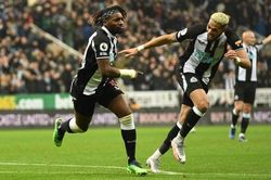 Thể thao Thể thao Cavani giúp Quỷ đỏ thoát thua