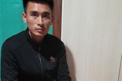 Bán pháo nổ giữa sông Hồng