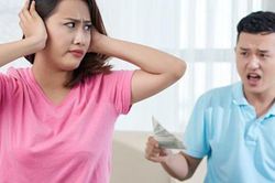 Mới cưới hai tháng, tôi đã 'chết ngất' vì chồng, càng điêu đứng khi nghe câu nói của anh với bạn thân