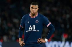Bóng đá hôm nay 29/12: Thêm cầu thủ MU nhiễm Covid-19, Mbappe phũ phàng với Real