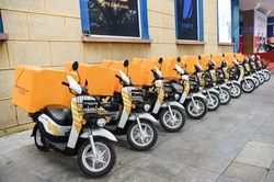 Thí điểm sử dụng xe điện giao hàng, đổi pin điện từ 1/1/2022