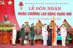 Ban Quản lý Lăng Chủ tịch Hồ Chí Minh đón nhận Huân chương Lao động hạng Nhì