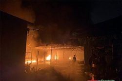 Hà Nội: Cháy lớn tại kho chứa vải ở Ninh Hiệp