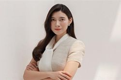 CEO Nguyễn Ngọc Mỹ nhận cúp Bông hồng vàng 2021