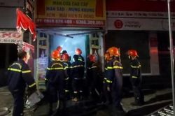 Cửa hàng màn cửa phát hỏa, hai mẹ con bỏng nặng