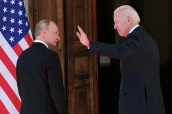Ông Biden và ông Putin điện đàm về căng thẳng Ukraine