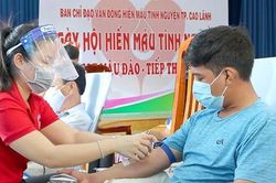 Những tấm gương cao đẹp hiến máu cứu người bất kể ngày đêm