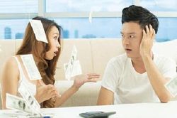Chồng hào phóng đưa 50 triệu về quê ngoại ăn Tết, đến lúc biết lý do thật là gì vợ lăn ra ngất vì sốc