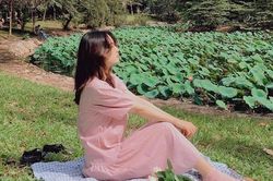 Tiết trời mát mẻ, giới trẻ TP.HCM vui vẻ dạo chơi, cùng nhau check-in ngày đầu năm mới