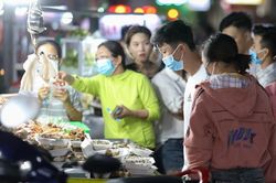 Hàng quán ở Vũng Tàu kín khách trước thềm năm mới
