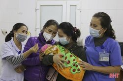 Chào đón công dân Hà Tĩnh đầu tiên chào đời năm 2022