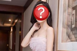Tin hẹn hò kết năm: 'Tóm sống' hình ảnh nữ diễn viên đưa tình trẻ về nhà riêng