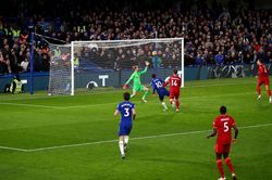 Liverpool hòa 2-2 trước Chelsea tại vòng 21 Premier League