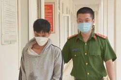 Bắt đối tượng đột nhập phòng giao dịch ngân hàng, đục két sắt