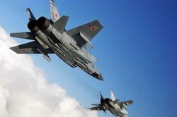 Tiêm kích MiG-31 vờ bổ nhào, tàu sân bay Anh 'thót tim'