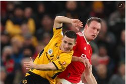Phil Jones trở lại đội hình MU sau hơn 700 ngày