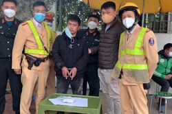 Thanh niên 'ôm' hơn 2.000 viên ma túy bỏ chạy vào ngõ nhỏ ở Hà Nội