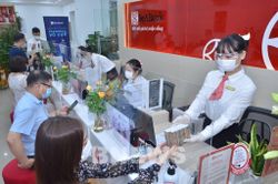 Biến động thị giá cổ phiếu của 3 ngân hàng chào sàn năm 2021