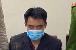 Người dân hỗ trợ công an bắt giữ gã đàn ông đi 'săn' ma túy
