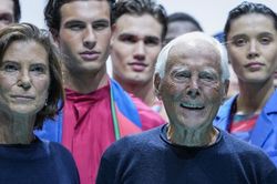 Nhà mốt Giorgio Armani hủy các buổi trình diễn tại Milan, Paris do dịch COVID-19