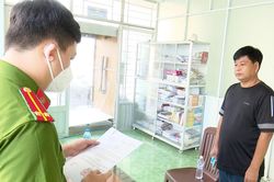 Cựu trung tá công an bị cáo buộc rửa tiền cho trùm buôn lậu Mười Tường