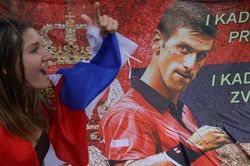 Người hâm mộ tụ tập, bày tỏ ủng hộ với Djokovic