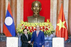 Chủ tịch nước Nguyễn Xuân Phúc tiếp Thủ tướng Lào Phankham Viphavanh