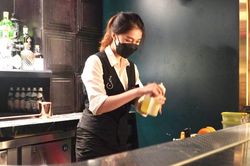 Nhiều bar tại TP.HCM tất bật chuẩn bị mở cửa trở lại