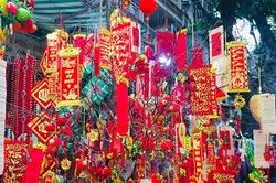 Phố Hàng Mã 'nhuộm đỏ' đón Tết Nhâm Dần