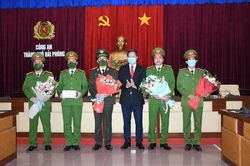 Khen thưởng lực lượng bắt đối tượng cướp ngân hàng ở Hải Phòng