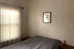 Phòng ngủ trống trải này 'lột xác' hoàn toàn với chưa đầy 7 triệu đồng