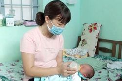 Bé trai sơ sinh nặng 3,2kg bị bỏ rơi ngoài nghĩa trang