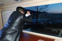 Ông Kim Jong Un lần đầu thị sát phóng tên lửa trong hơn một năm