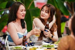 Tốn kém vì liên hoan, ăn uống liên tục cuối năm