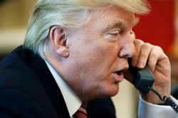 Ông Trump đột ngột cúp máy giữa cuộc phỏng vấn