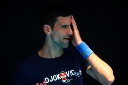 Djokovic đối diện án tù 3 năm vì vi phạm quy định cách ly