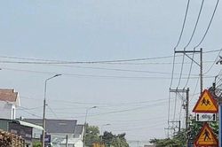 Đồng Nai: Xe ben lấn làn, đua tốc độ, vượt đèn đỏ ở tỉnh lộ