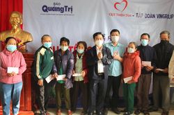 Báo Quảng Trị - Quỹ Thiện Tâm: Tặng quà Tết cho người nghèo ở huyện Vĩnh Linh và Đakrông