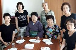 7 người bạn U90 độc thân rủ nhau thuê nhà sống chung, mỗi ngày đều là 1 ngày vui