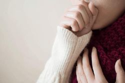 Hậu COVID-19: Ám ảnh vì cơn ho kéo dài sau khỏi bệnh nhiều ngày