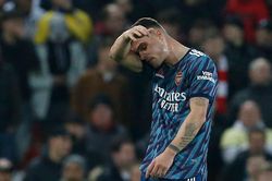Xhaka nhận thẻ đỏ lần thứ 2 ở mùa này