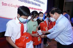 Báo Thanh Niên tổ chức 'Xuân ấm áp - Tết bình an' cho trẻ em có hoàn cảnh khó khăn