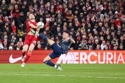 Ngôi sao Arsenal vội vàng xin lỗi sau khi chịu cơn thịnh nộ từ người hâm mộ