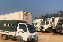 Khởi tố 2 cán bộ vụ 'bán lốt' xe xuất khẩu qua biên giới Lạng Sơn giá 200-300 triệu